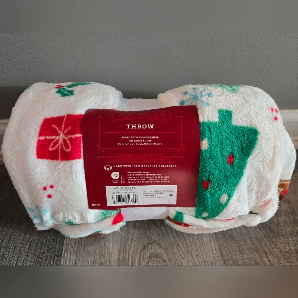 Wonder Shop Festive Christmas Holiday Fleece Throw Blanket 50inch X 60inch, NWT